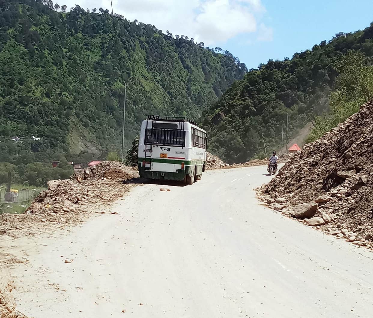 HRTC bus struggles again on Chamba-Pathankot highway