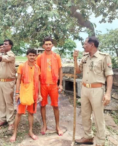 Kanwariyas set out for Shivdwar for Jalabhishek on the first Monday of Sawan