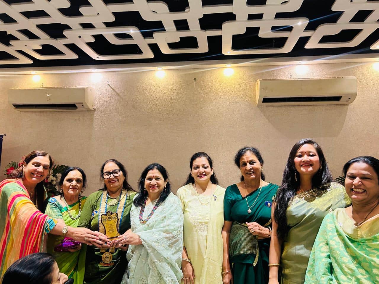 अंबाला के फिनिक्स क्लब में आयोजित बैठक में मौजूद इनर व्हील क्लब पदाधिकारी व सदस्य। प्रवक्ता