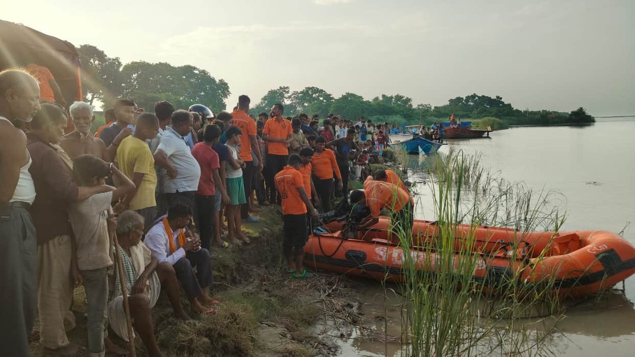 Middle-aged man sleeping in boat missing, feared drowned in river