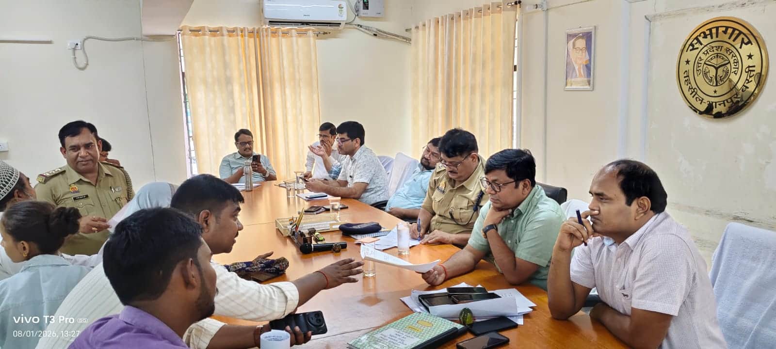 भानपुर तहसील में सुनवाई करते एसडीएम व अन्य अधिकारी-स्रोत सूचना