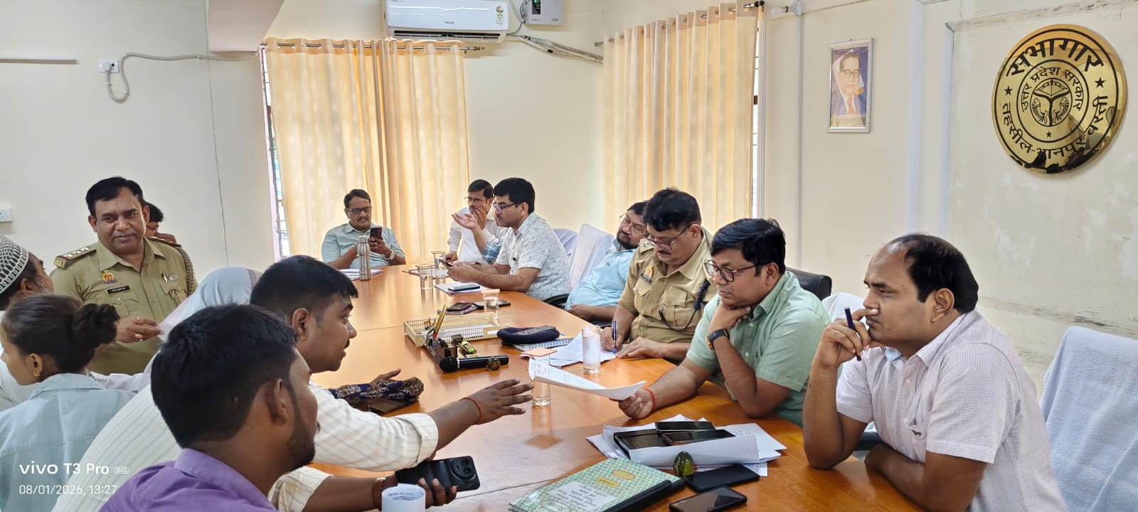 भानपुर तहसील में सुनवाई करते एसडीएम व अन्य अधिकारी-स्रोत सूचना