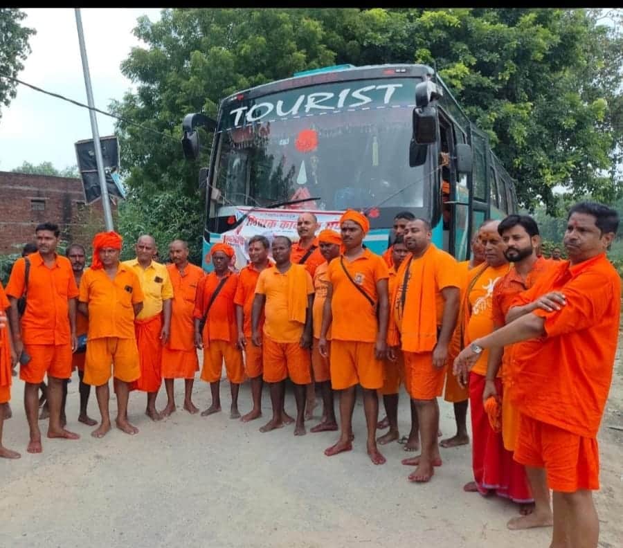A group from the Shikshak Kanwariya Sangh has set off for Baba Baidyanath Dham.