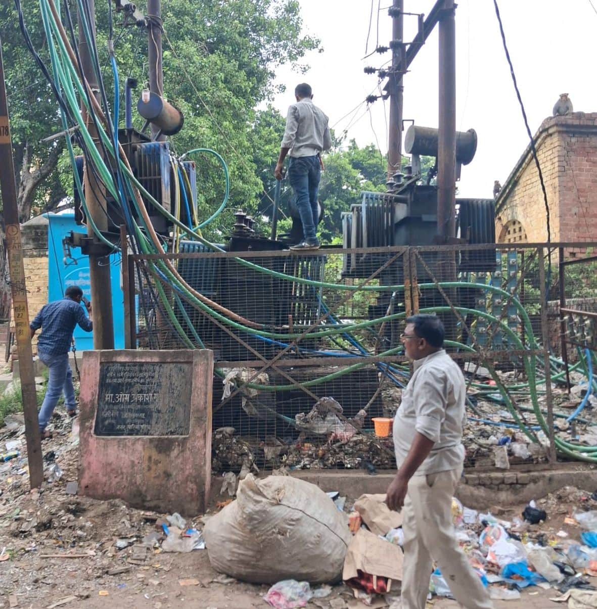 400 kVA transformer blown out by lightning strike; plaster in houses cracked.