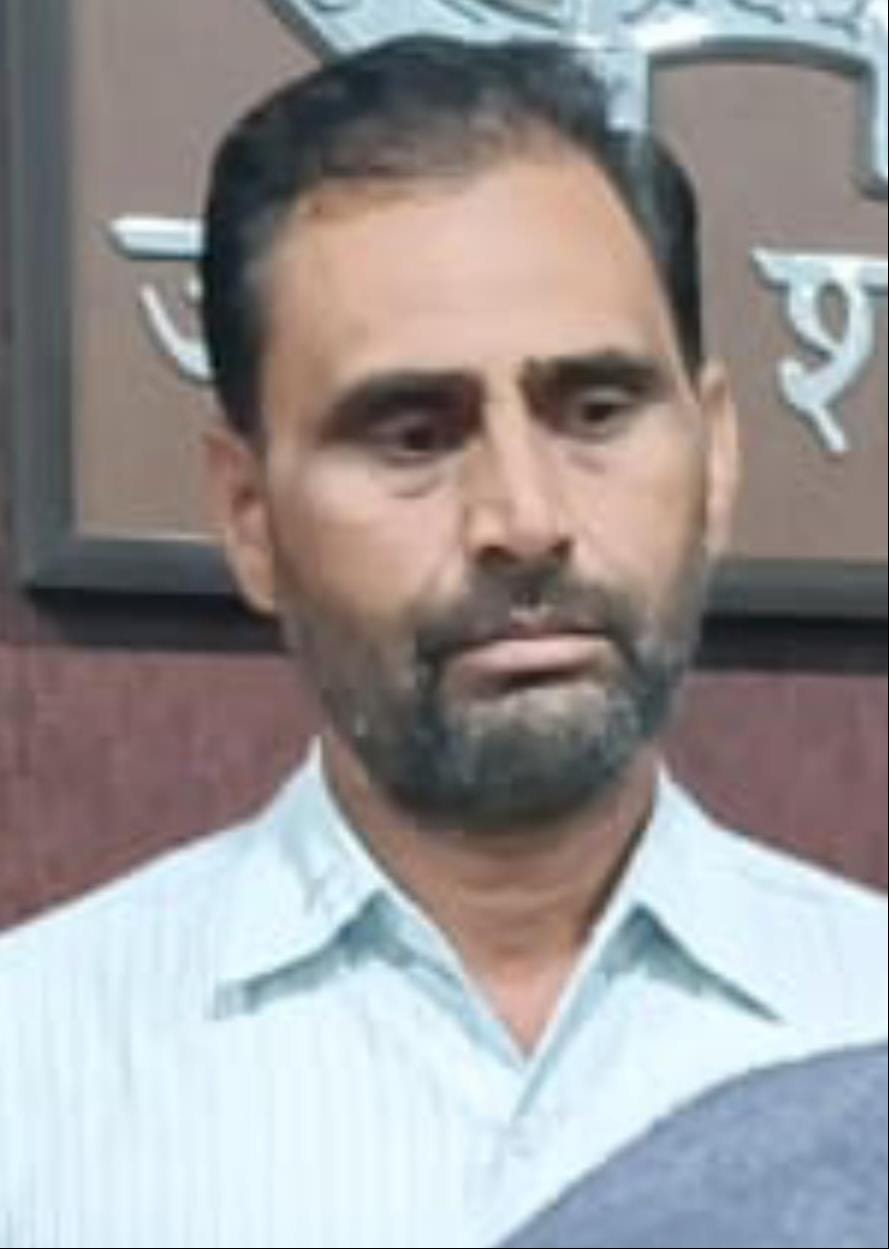 बेटी की हत्या के मामले के पकड़ा गया आरोपी पिता सुधीर। पुलिस