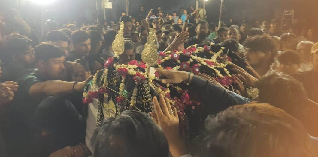 Siddharthnagar News: Mourning procession featuring the 'Alam' taken out in Benwa on the seventh day of Chehlum