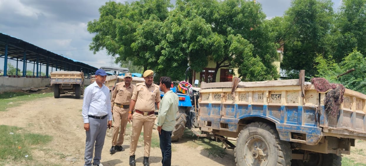 Four tractor-trolleys transporting crushed stone and dust without transit passes seized.