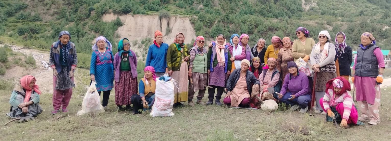 फोटो 02 पीटीएच 02 पी- धारचूला के गुंजी में विजयोत्सव की तैयारियों में जुटी महिलाएं। स्रोत: लक्ष