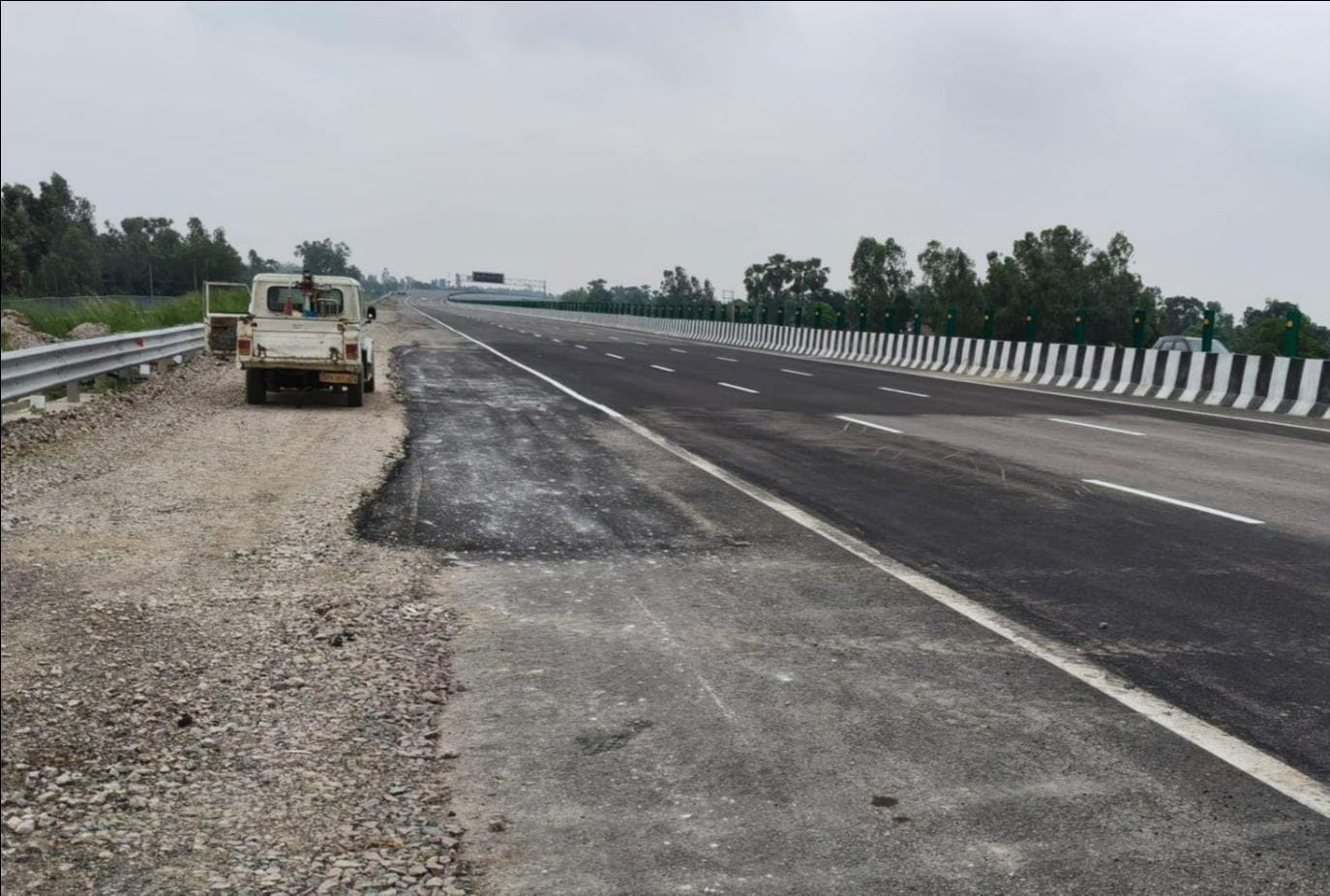 फोटो-20-कानपुर-लखनऊ एक्सप्रेसवे का वह स्थान जहां कराया गया है पैचवर्क। संवाद