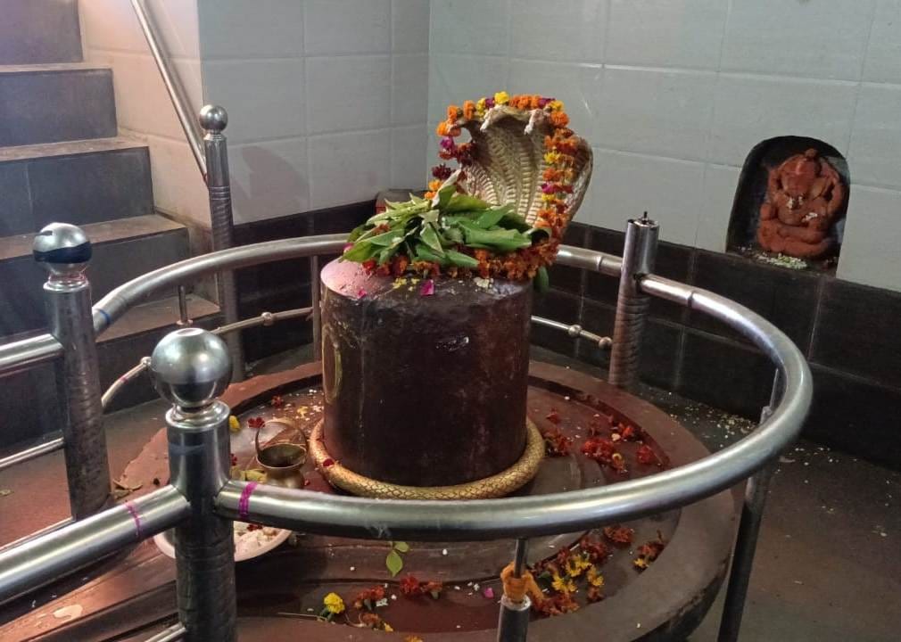 Today is the first Monday of Sawan; the faith of the gathered devotees will surge like waves.