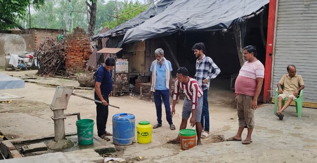 Tubewell motor burnt out; population of 6,000 left thirsty for four days.