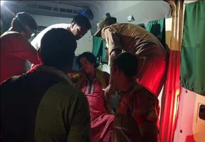 Pregnant woman goes into labour on Gomti Express; deboarded.