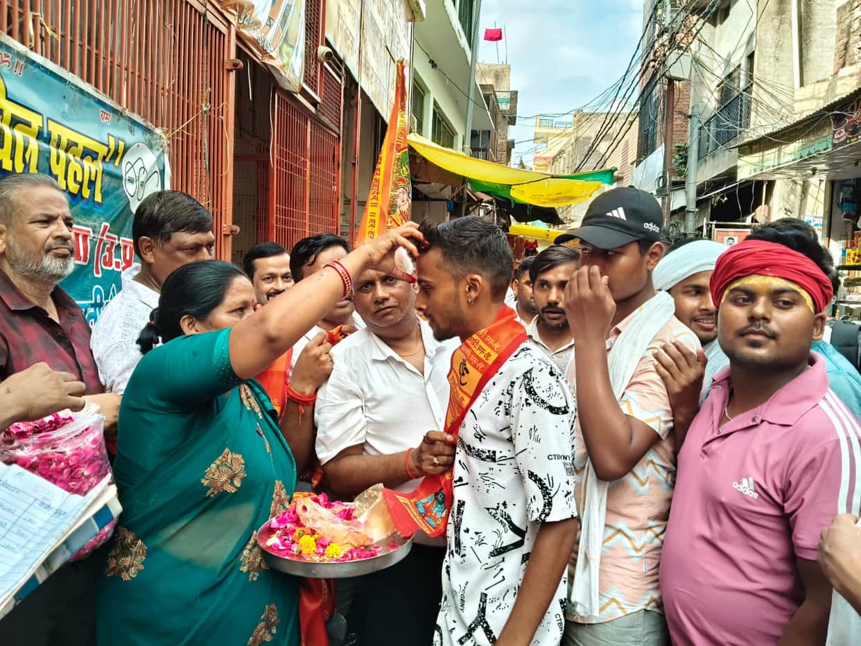 First 'Dak Kanwar Yatra' welcomed; 'Jalabhishek' to take place on Monday.
