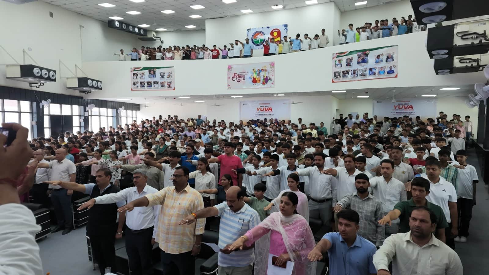 फोटो : सोनीपत के हरियाणा खेल विश्वविद्यालय, राई में नशामुक्त रहने की सामूहिक शपथ लेते विद्यार्थ