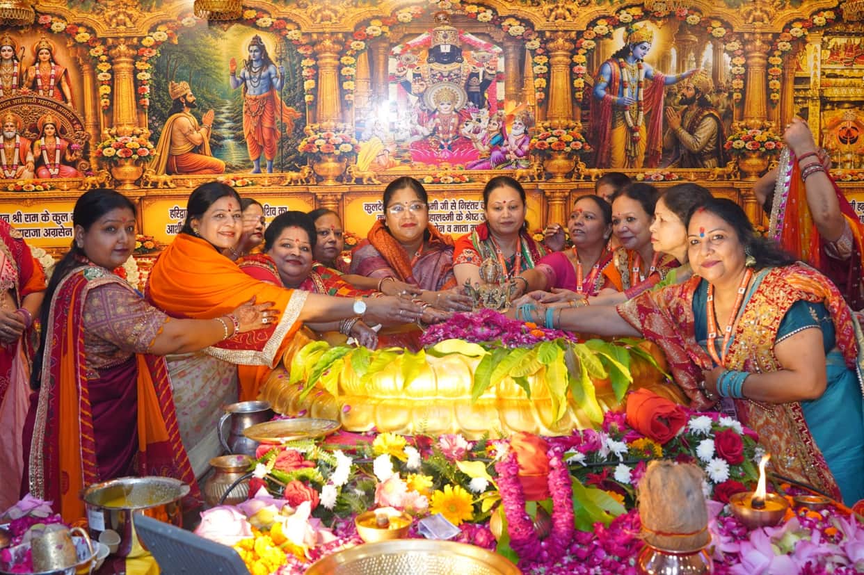 Devotees throng the Mahalakshmi Mahayagya and Agrasen Mahima Mahotsav.