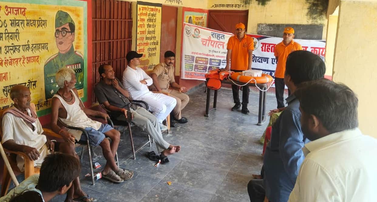 Before the flood, a school of vigilance was organized and rescue techniques were taught in the villages.