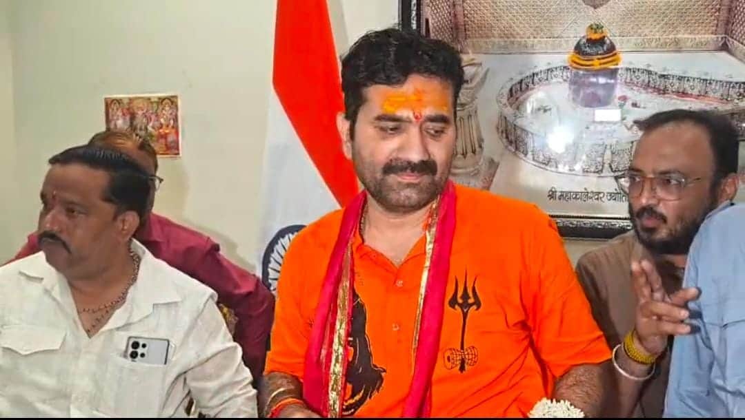 A BJP MLA has warned that a Maulana from Uttar Pradesh will have his face blackened.