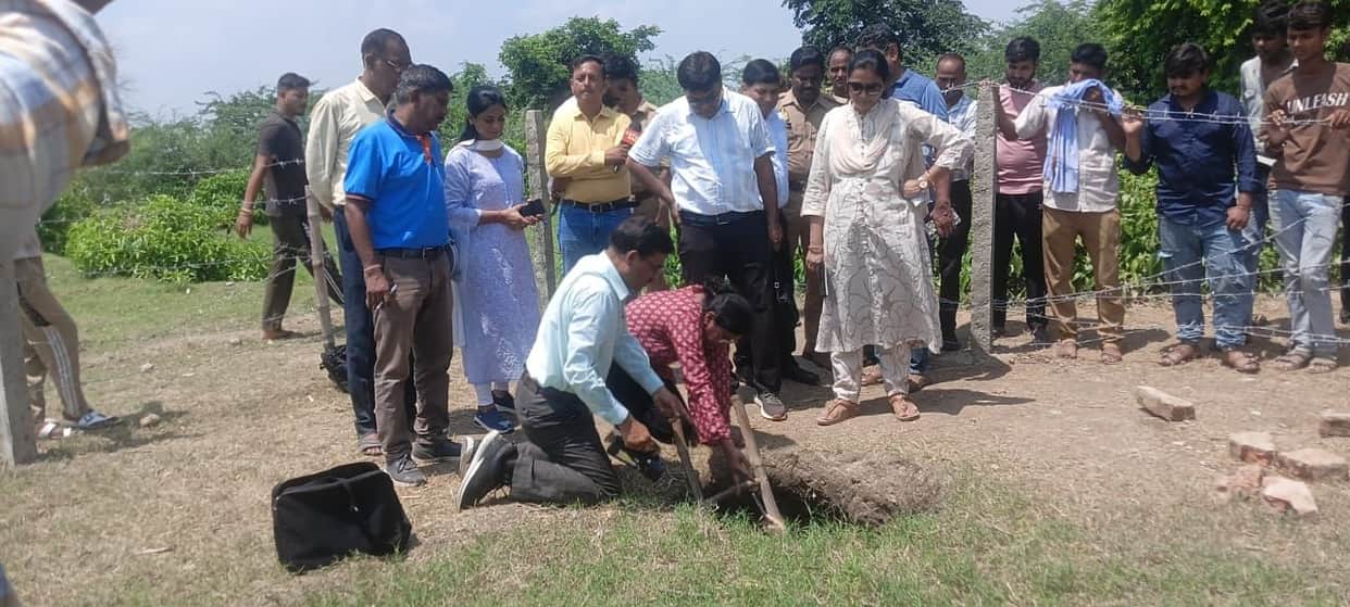 Inspection of the Oi tunnel and ancient mound conducted