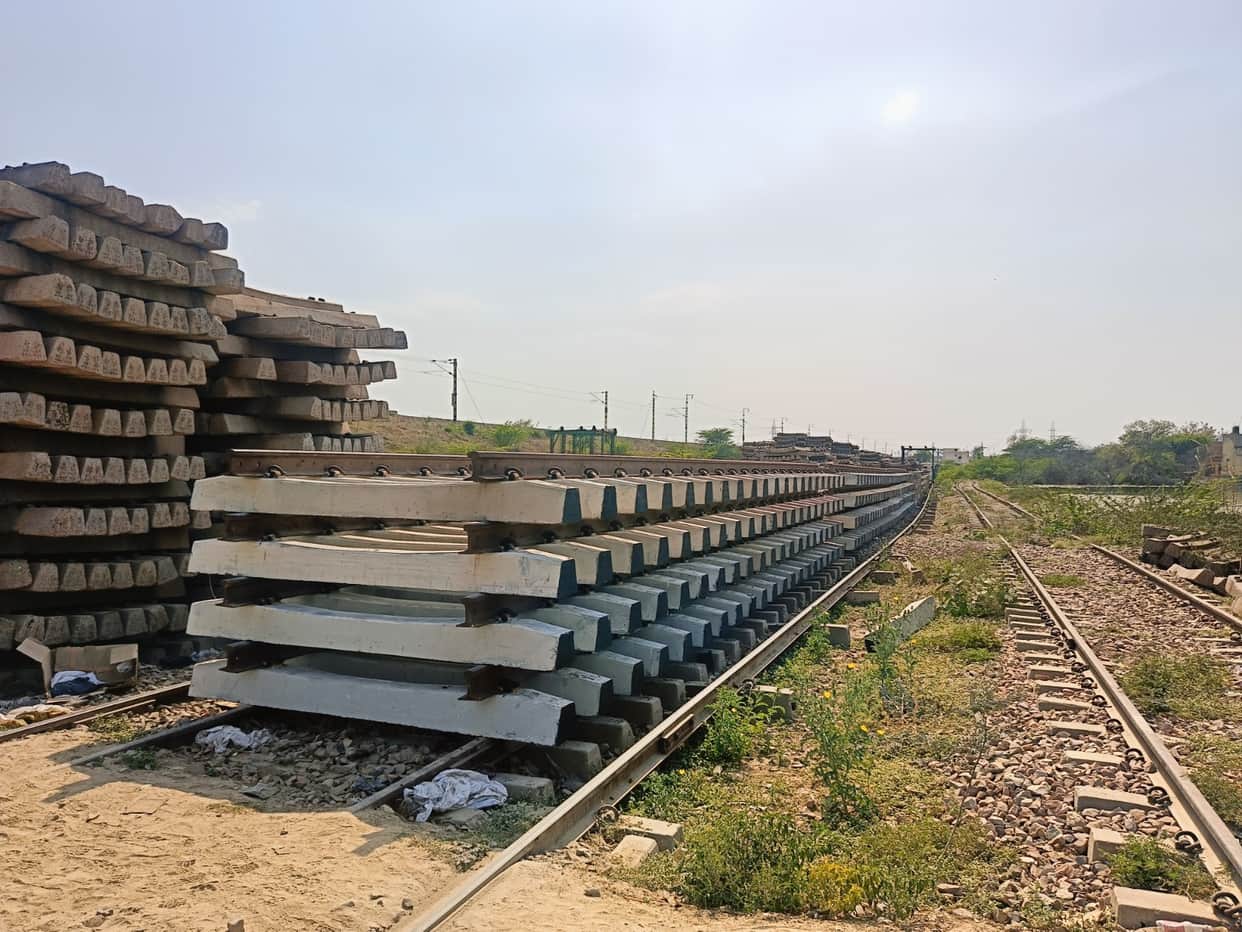Preparations underway to connect the Mendu-Hathras Junction railway track; final location survey begins.