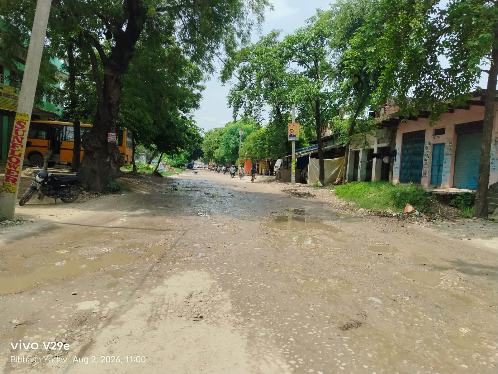 जंघई फाटक के पास सड़क खराब। संवाद