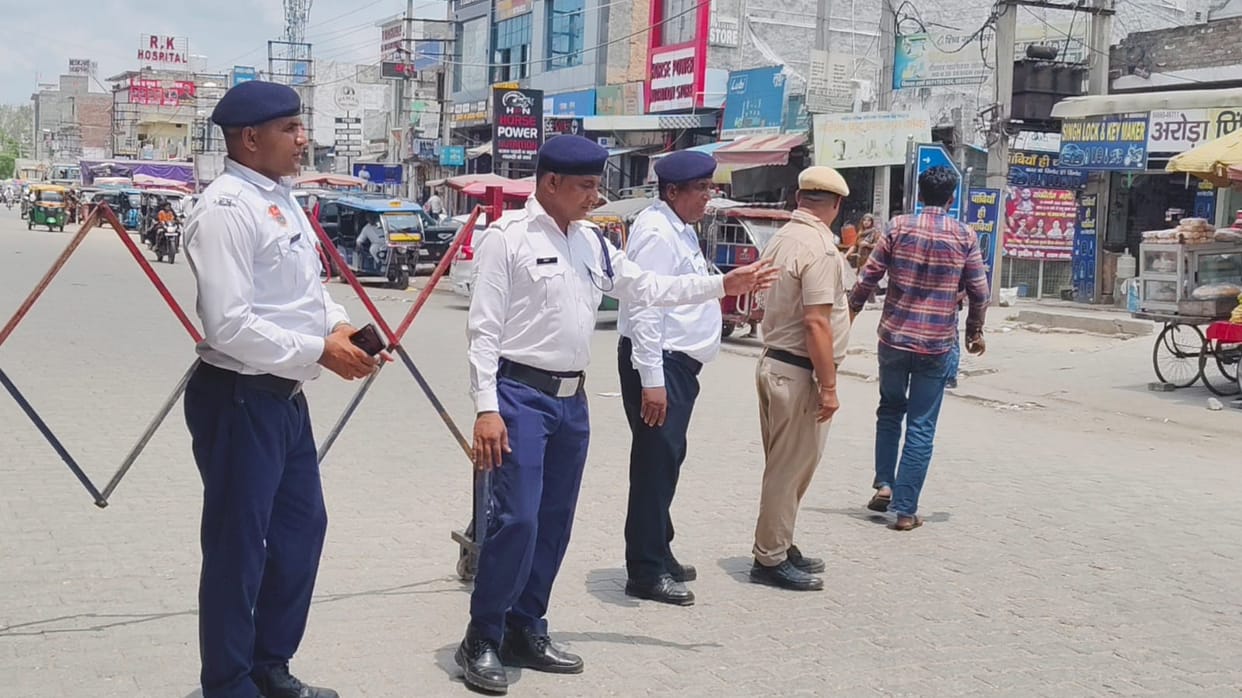 More than 200 vehicles moving in the wrong direction were turned back.
