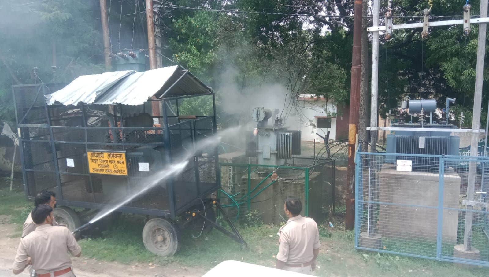 कचेहरी रोड दमकल कार्यालय के निकट ट्रांसफार्मर में लगी आग। 