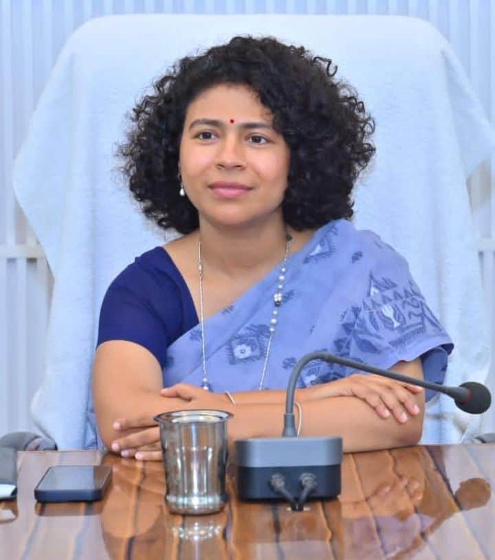 कमिश्नर दुर्गा शक्ति नागपाल