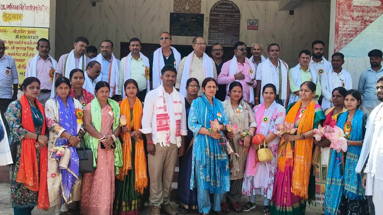A delegation of 35 Mukhiyas from Bihar inspected development works in Khoradih.