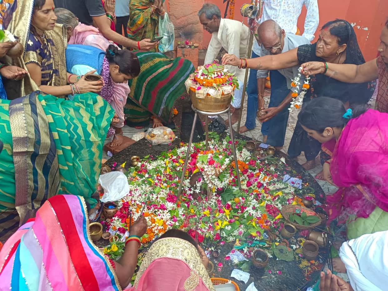 Lord Shiva throng Baba Janwarinath Dham