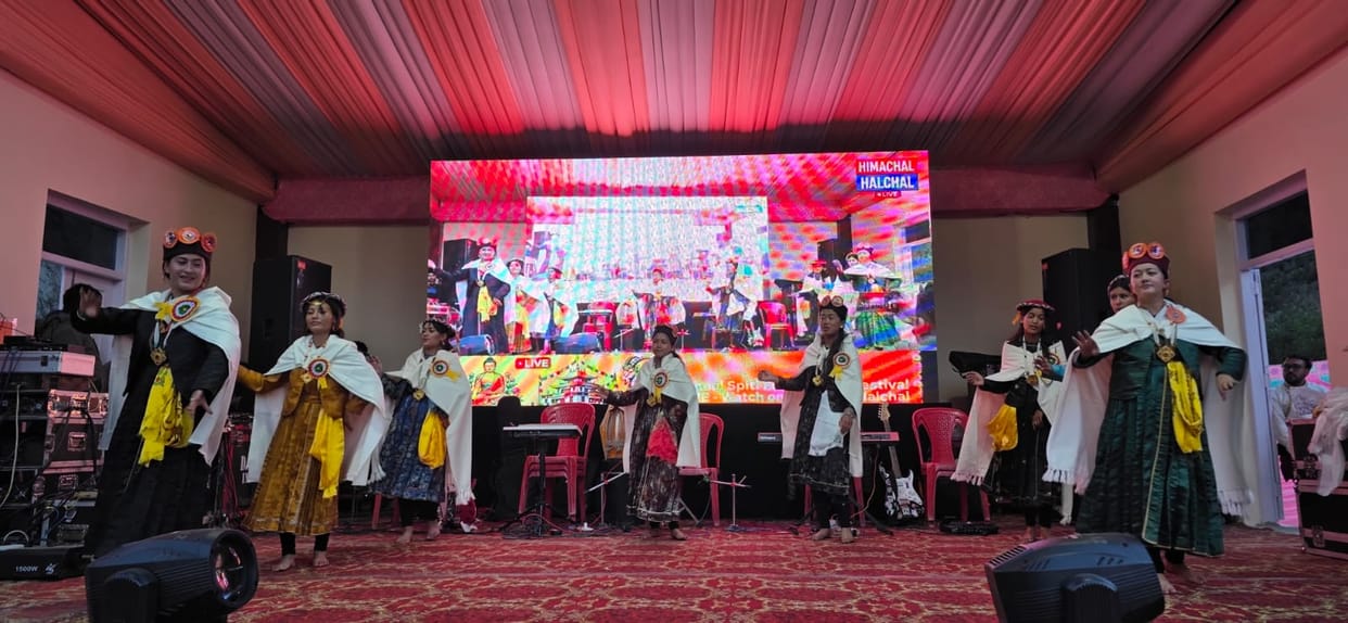 The audience danced to Ramesh Thakur's songs at the Jispa Festival.
