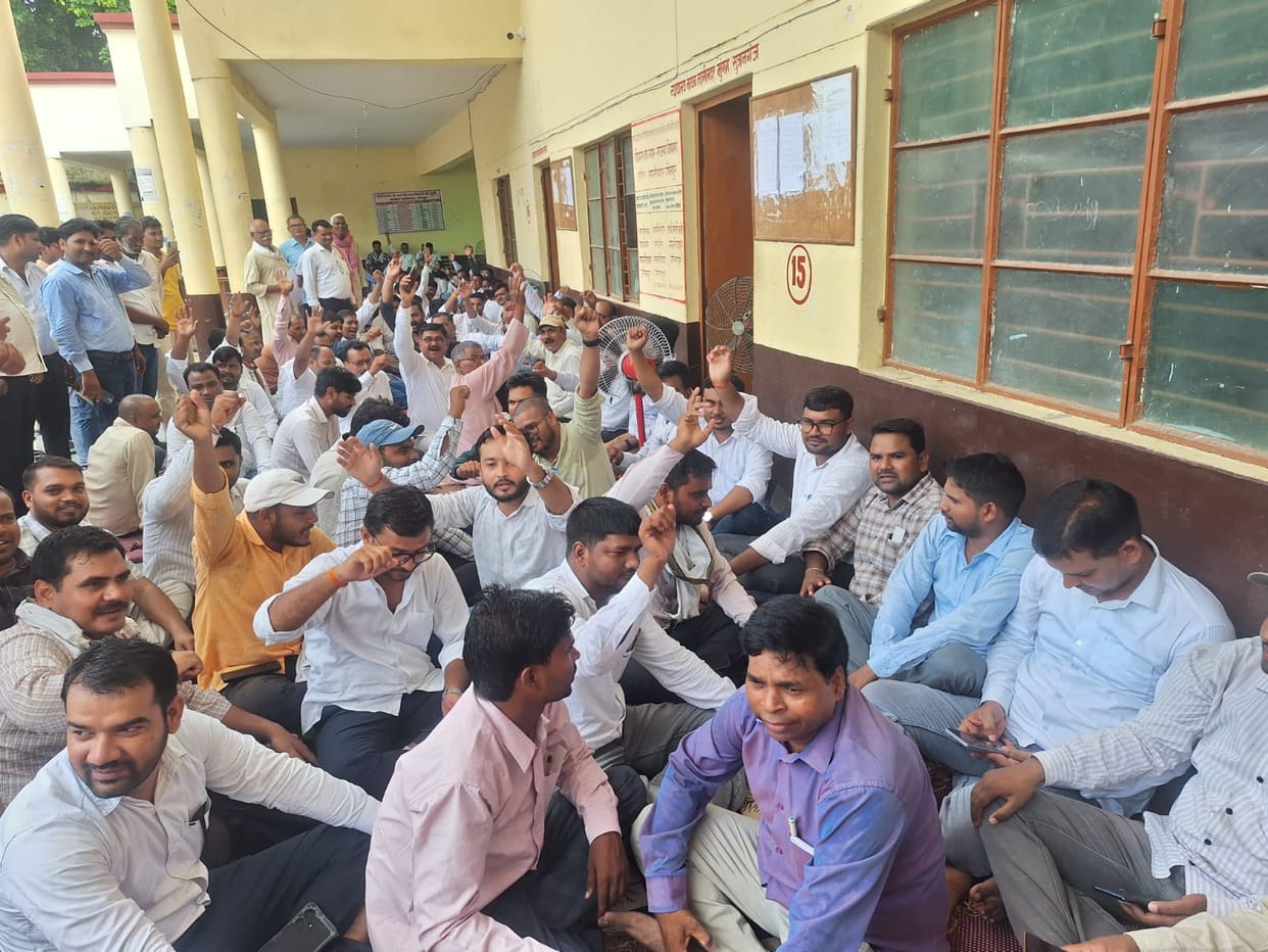 Revenue department employees demanded the arrest of the accused.