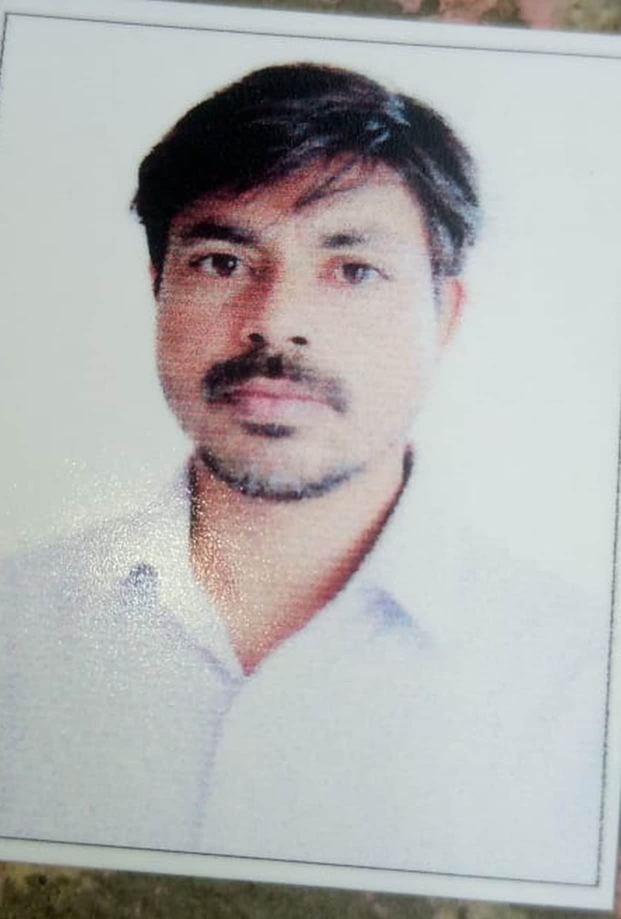 Labourer dies after falling while getting off a train in Punjab.