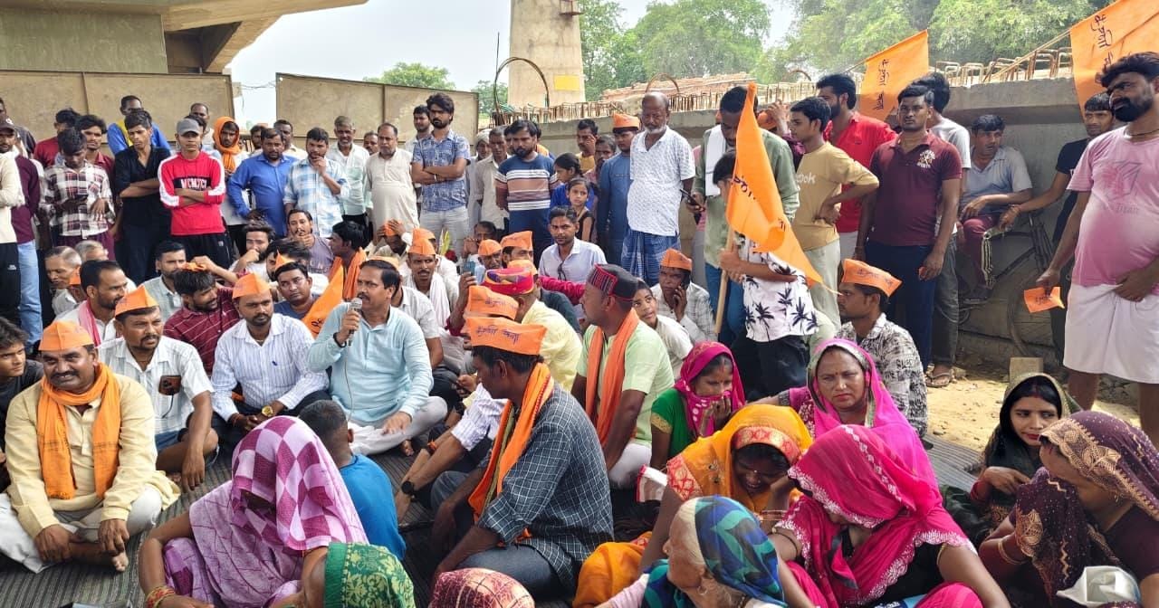 Karni Sena staged a protest to get a closed railway crossing opened.