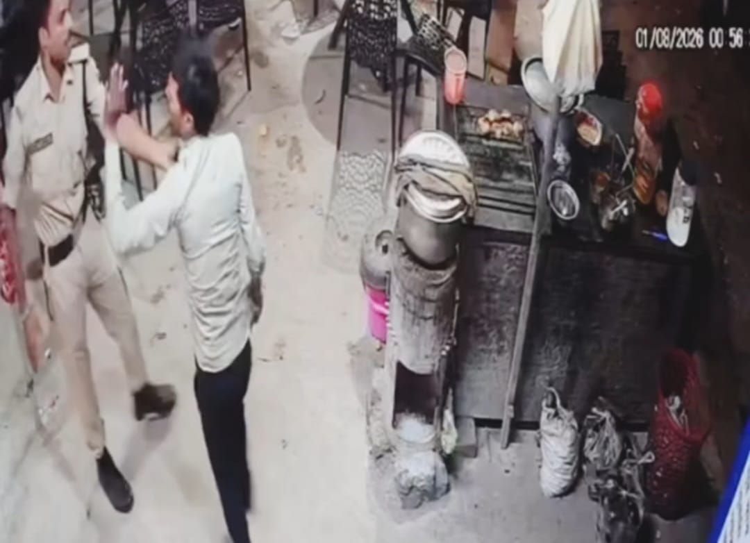 Bihar: हक मांगा तो फोड़ दिया सिर! पटना में 'मुफ्त की चाय' ना पिलाने पर पुलिसकर्मियों ने दुकानदार को सरेआम पीटा