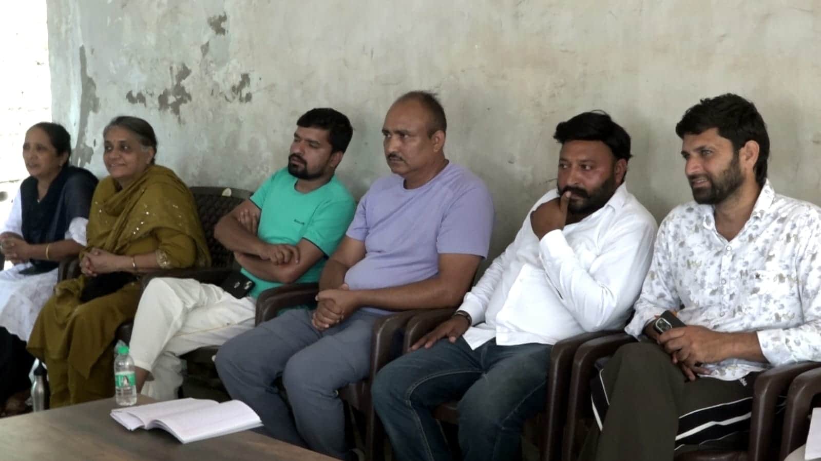 मधाला  रेजिडेंस वेल्फेयर  एसोसिएशन की बैठक में भाग लेते हुए पदधिकारी- स्रोत- एशोसिएशन