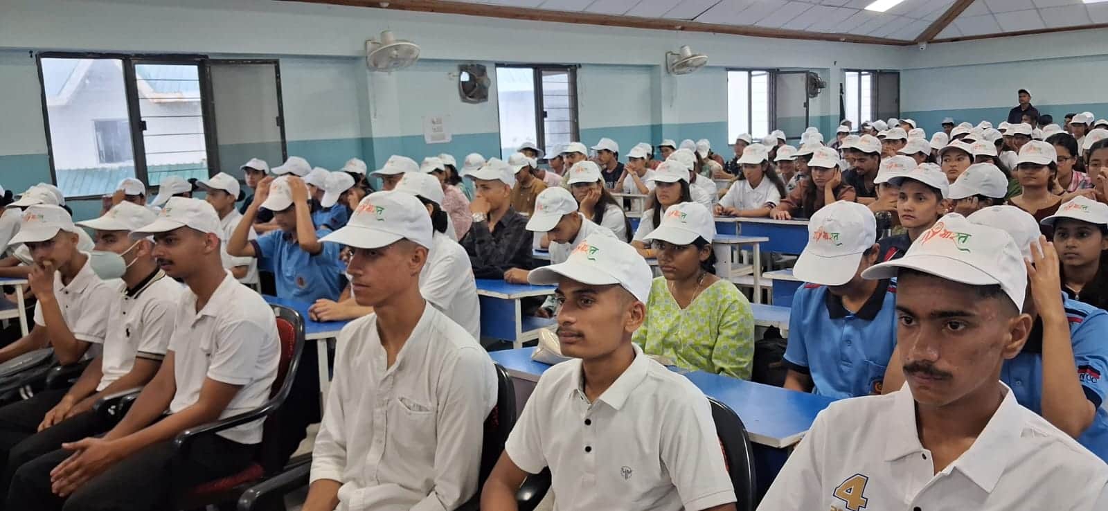 नाहन कॉलेज में आयोजित युवा संसद कार्यक्रम में मौजूद विद्यार्थी। स्रोत : कॉलेज