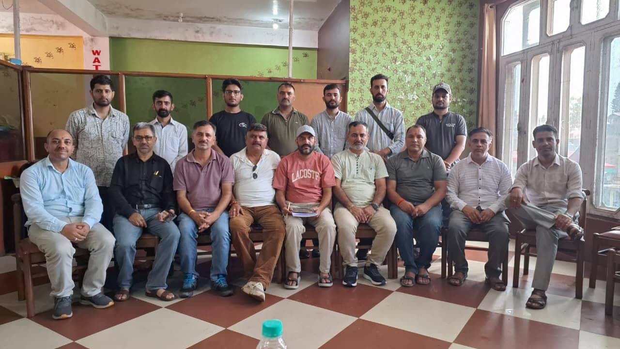 नाहन में नवनियुक्त  पहाड़ी शिवालिक जनकल्याण संगठन सिरमौर की कार्यकारिणी। संवाद