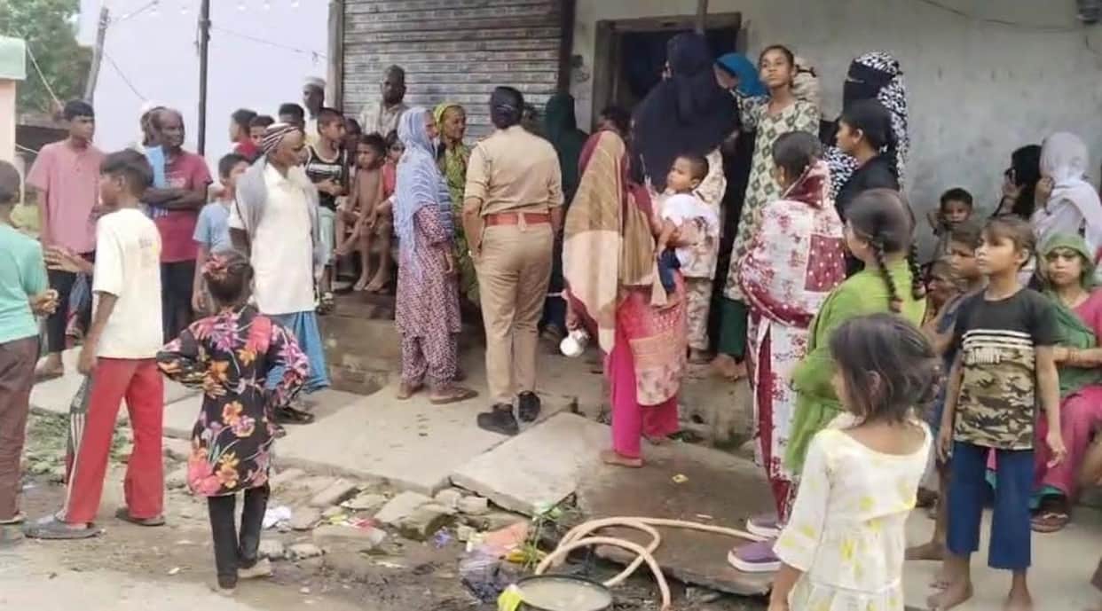 Body of married woman found at home; murder alleged.