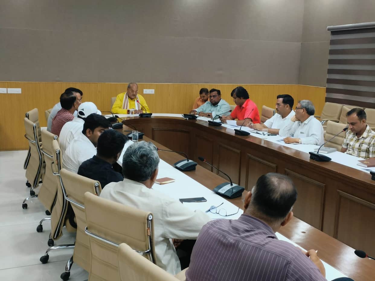Replace wires passing over houses: MLA