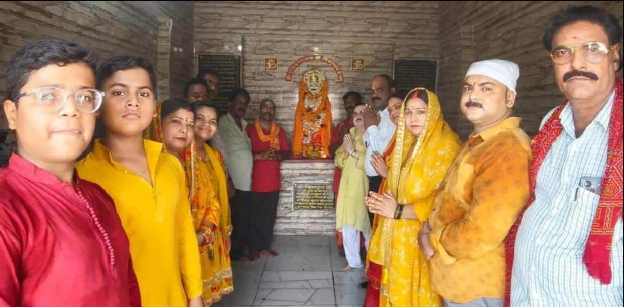 Lord Chitragupta was adorned and the *Aarti* was performed.