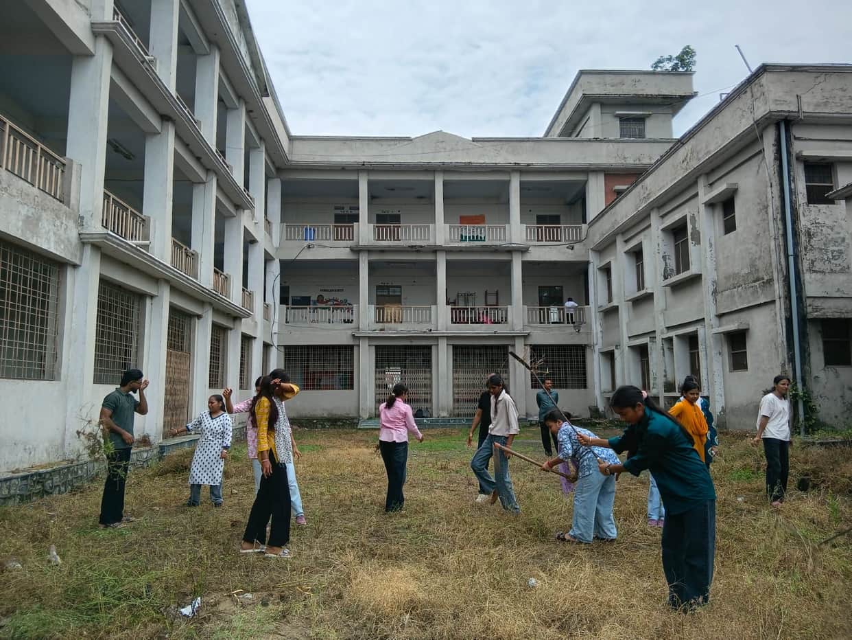 Volunteers conducted a cleanliness drive.
