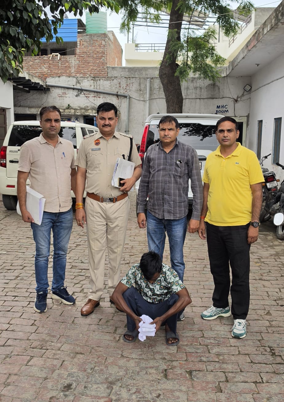 Accused arrested for arranging the sale of jewelry stolen from a house.