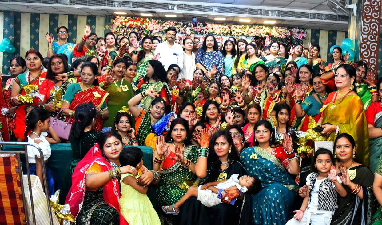Prabha Agarwal wins the Hariyali Teej title.