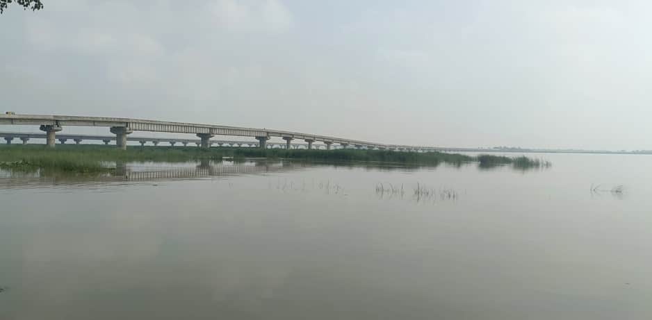 The water level of the Saryu rose by 25 centimeters