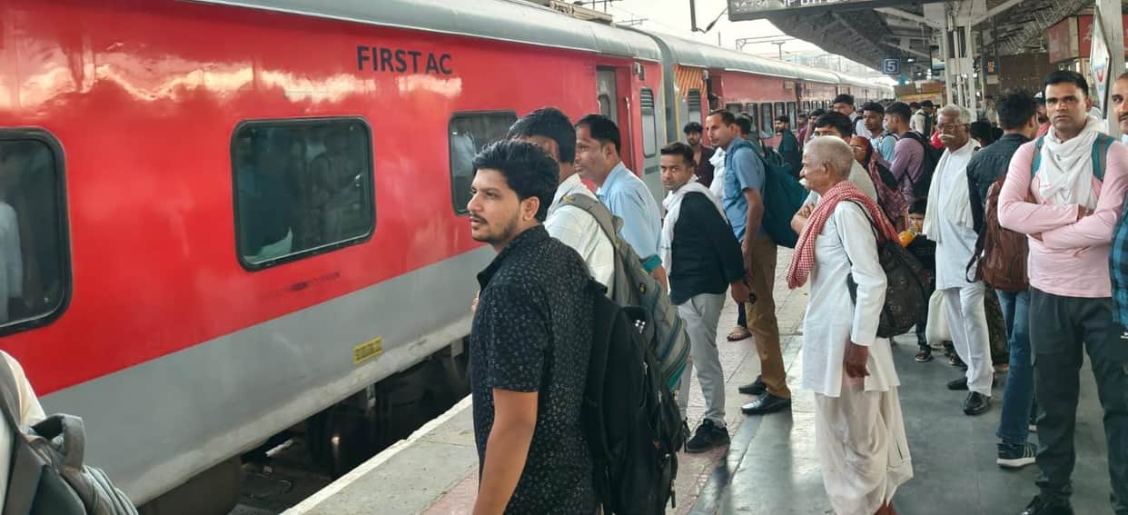 The Bhiwani and Hisar passenger trains will remain cancelled today and tomorrow.