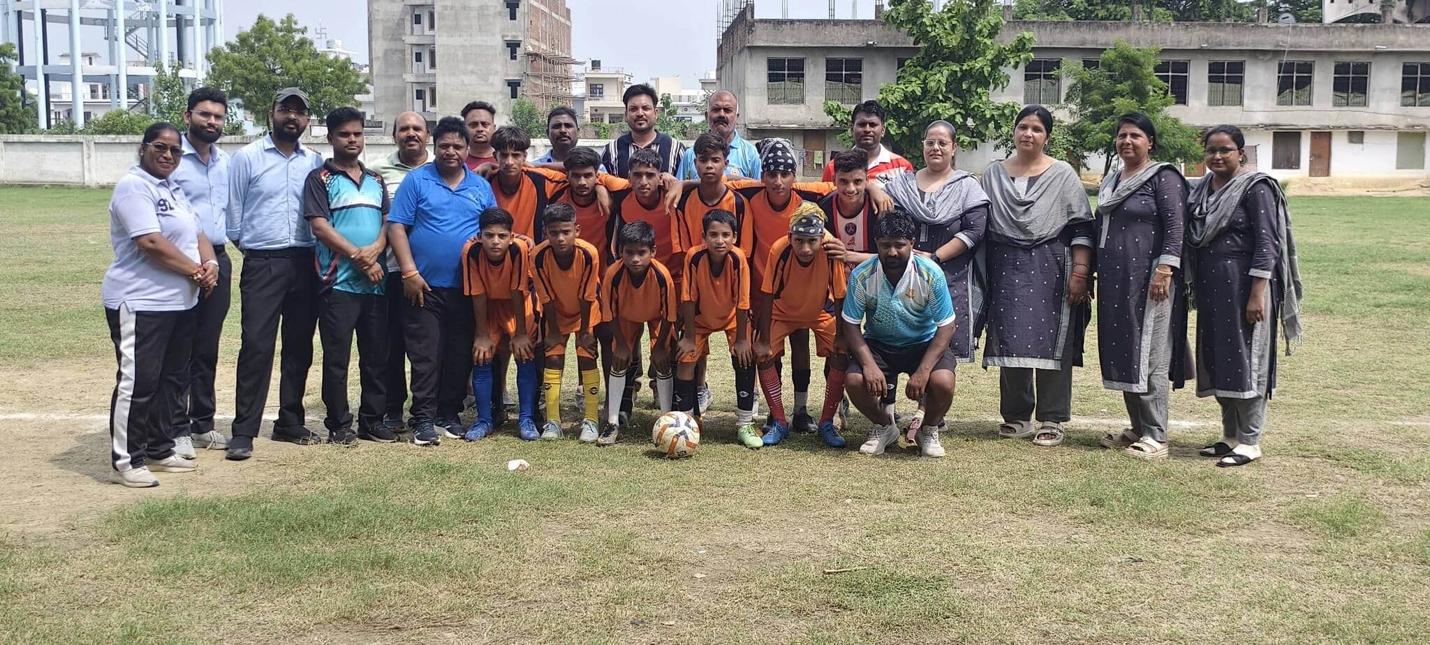 राष्ट्रीय प्रतिस्पर्धा में चयनित श्रीराजेंद्र गिरि मेमोरियल एकेडमी की टीम। स्रोत:विद्यालय