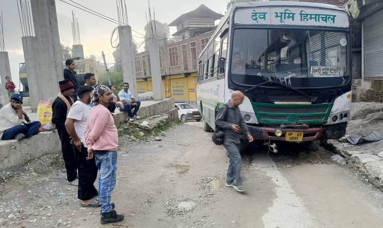 An HRTC bus broke down again midway.