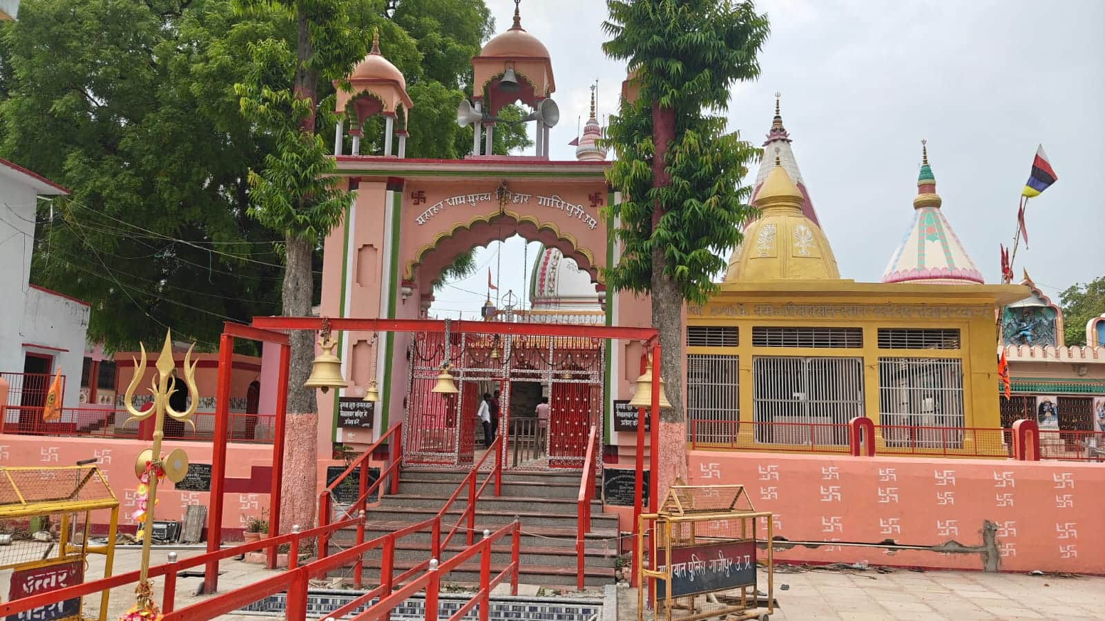 सावन को लेकर सजा महाहर धाम। संवाद
