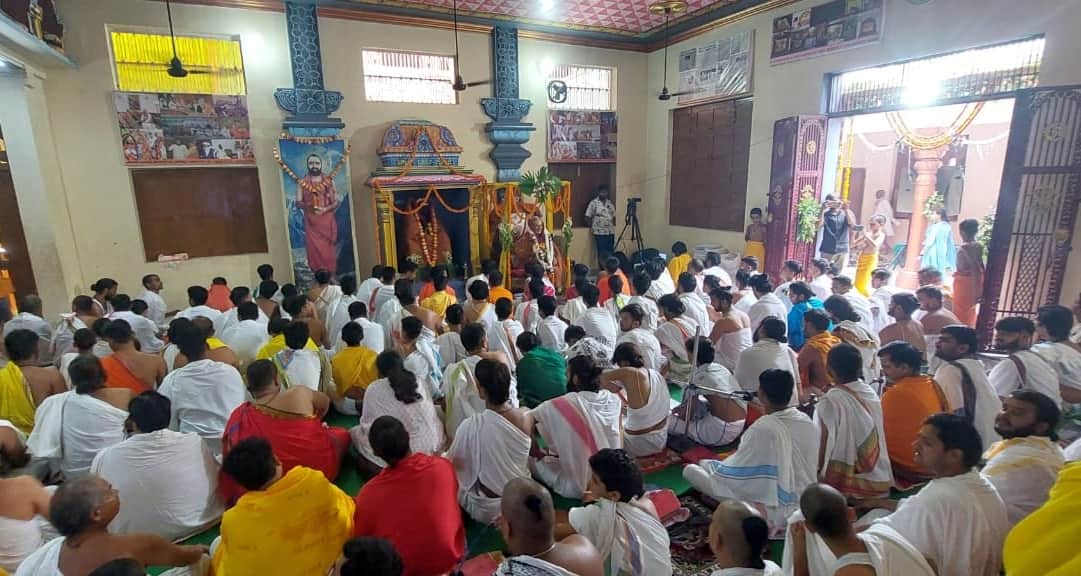 170 Vedic scholars honored at Shankaracharya Jayendra Saraswati's birth anniversary celebrations