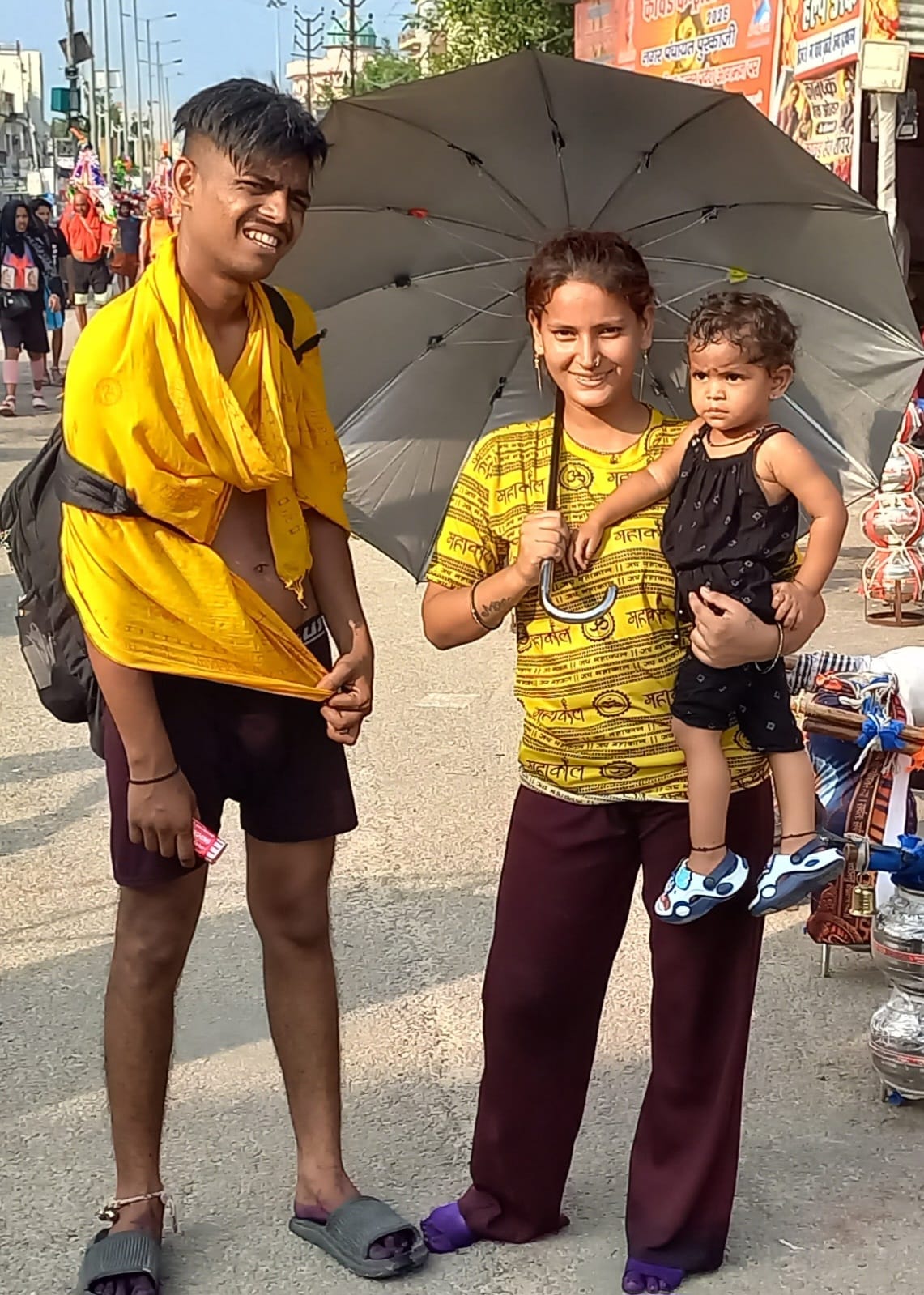 A son born through prayers... family sets out on a pilgrimage to Shiva.